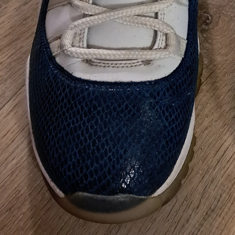 Jordan Navy and White Low-Top Sneakers Men's Size 11